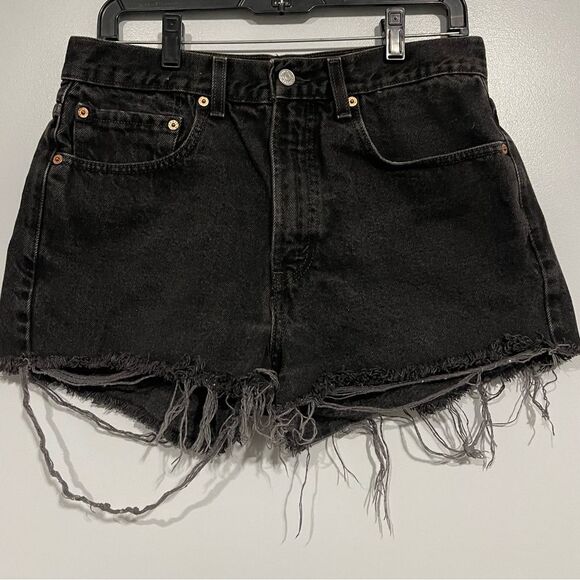 Sexy Levi’s 505 Black Shorts